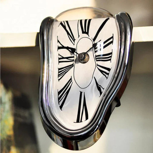 Cali - Surrealistische tropfende Wanduhr